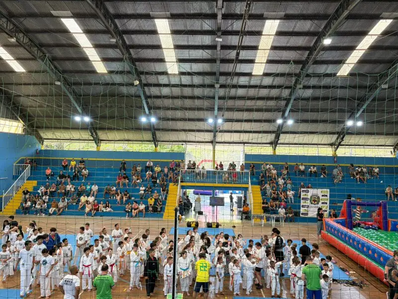 Participantes de um festival esportivo da Associação OTC em Louveira